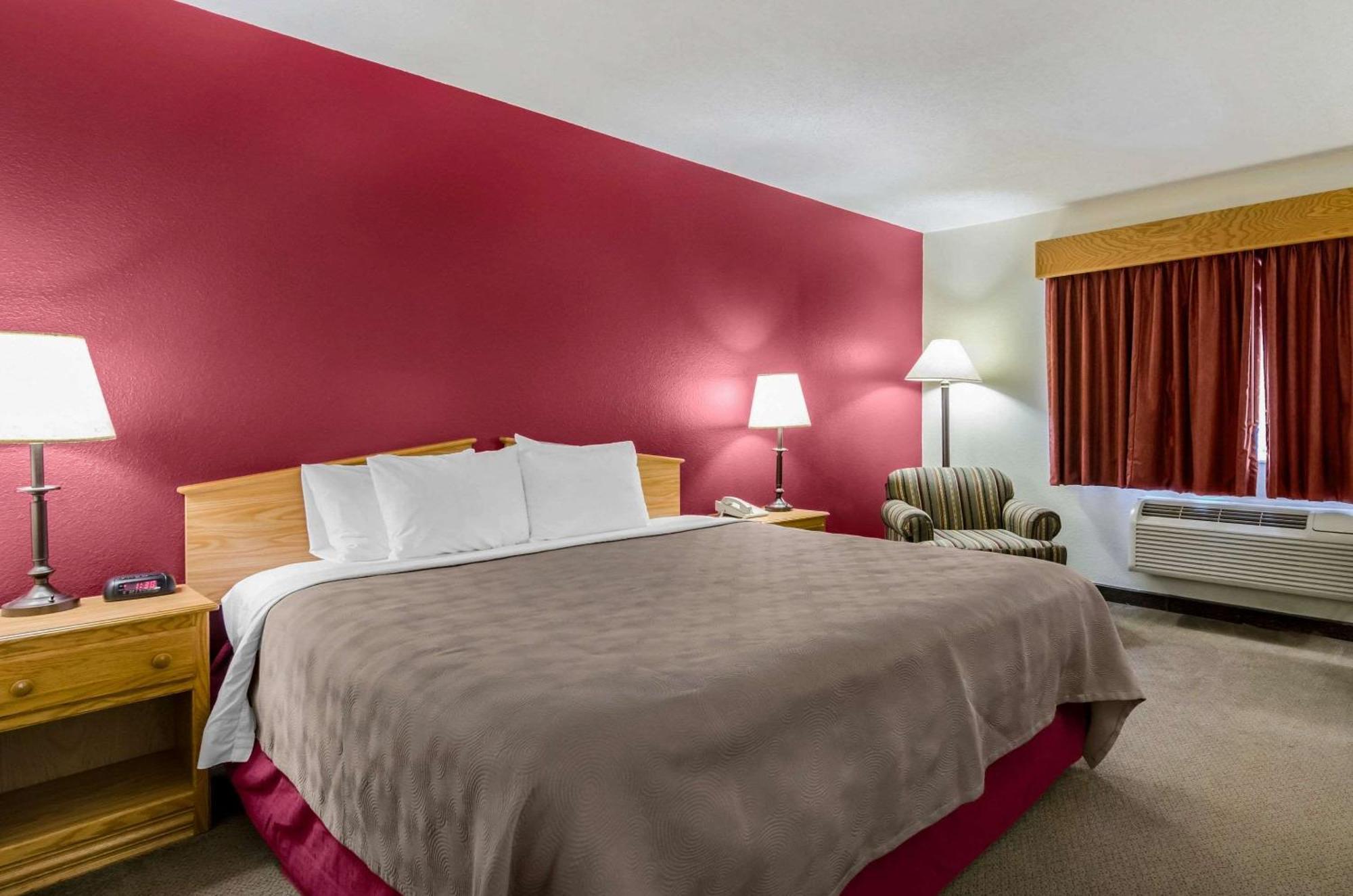 Rodeway Inn Hesston Extérieur photo