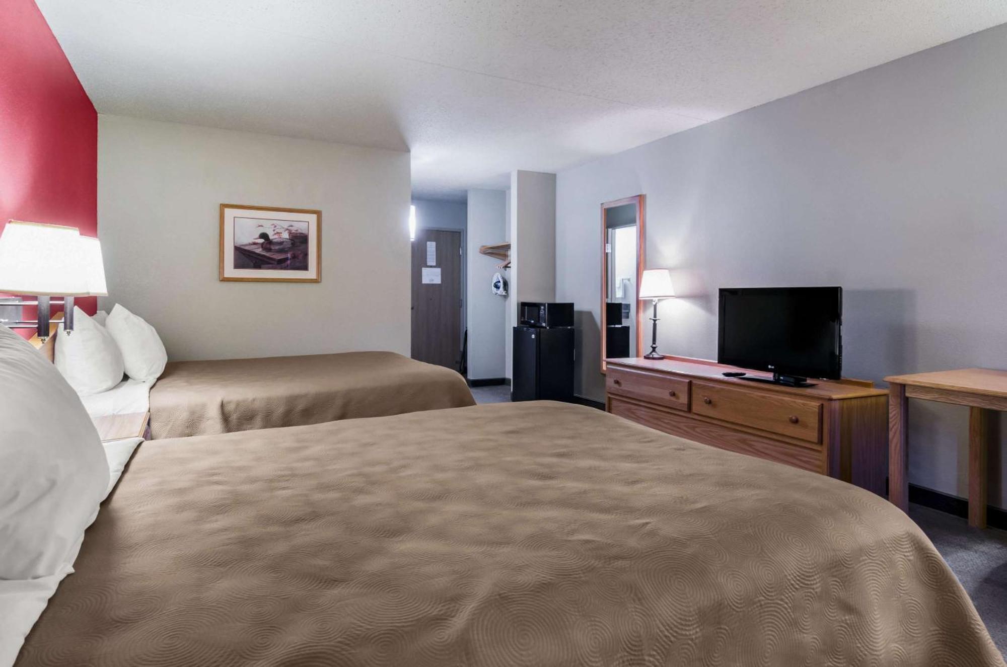 Rodeway Inn Hesston Extérieur photo