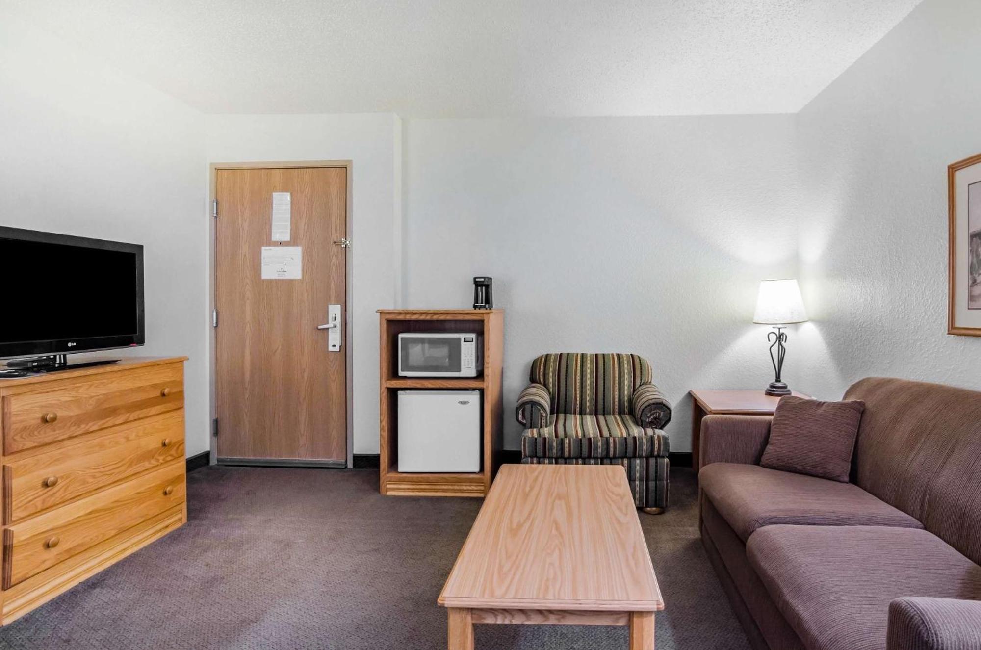 Rodeway Inn Hesston Extérieur photo