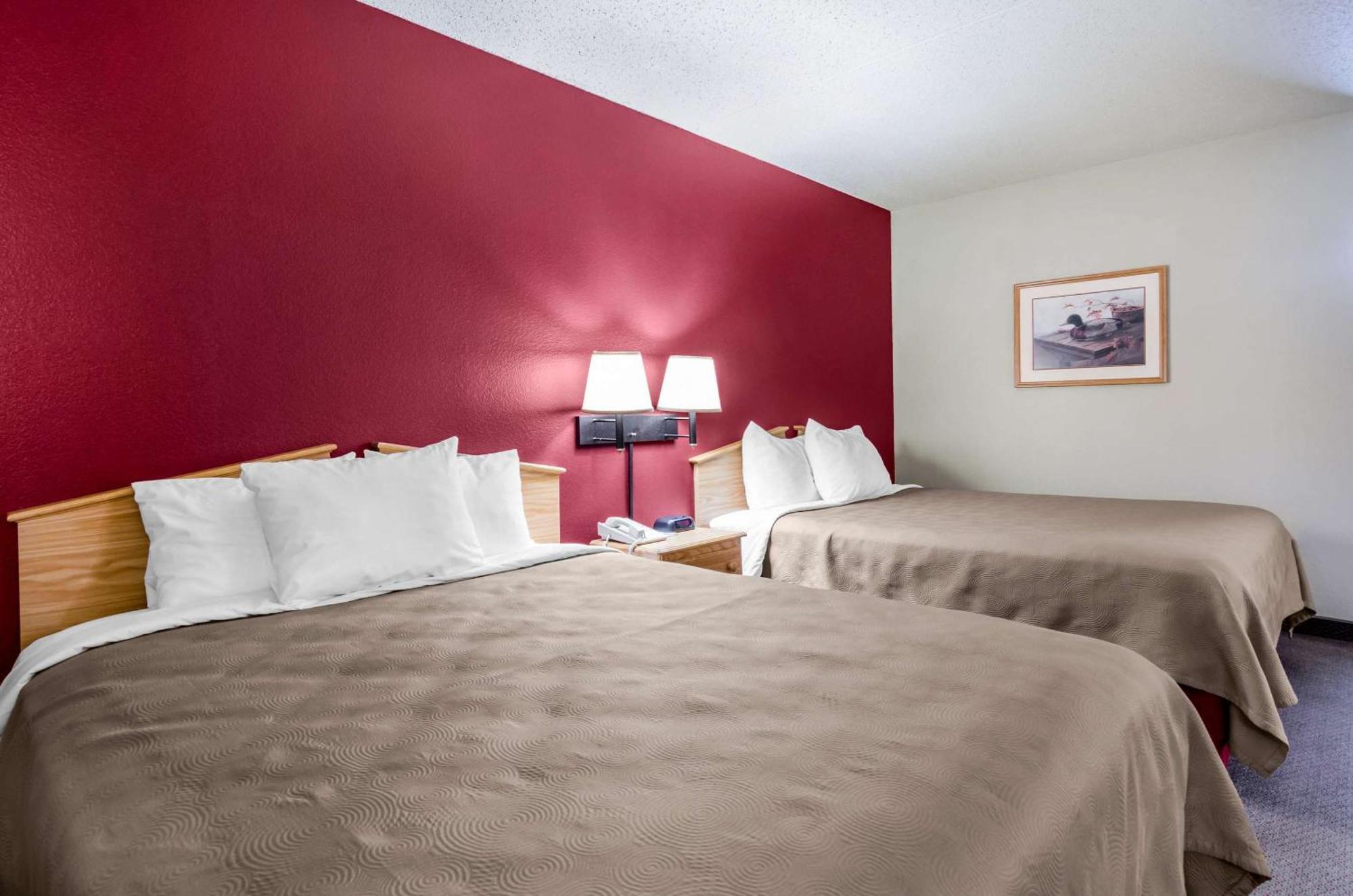 Rodeway Inn Hesston Extérieur photo