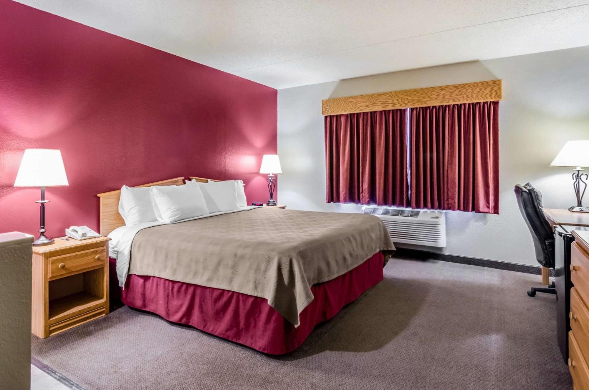 Rodeway Inn Hesston Extérieur photo