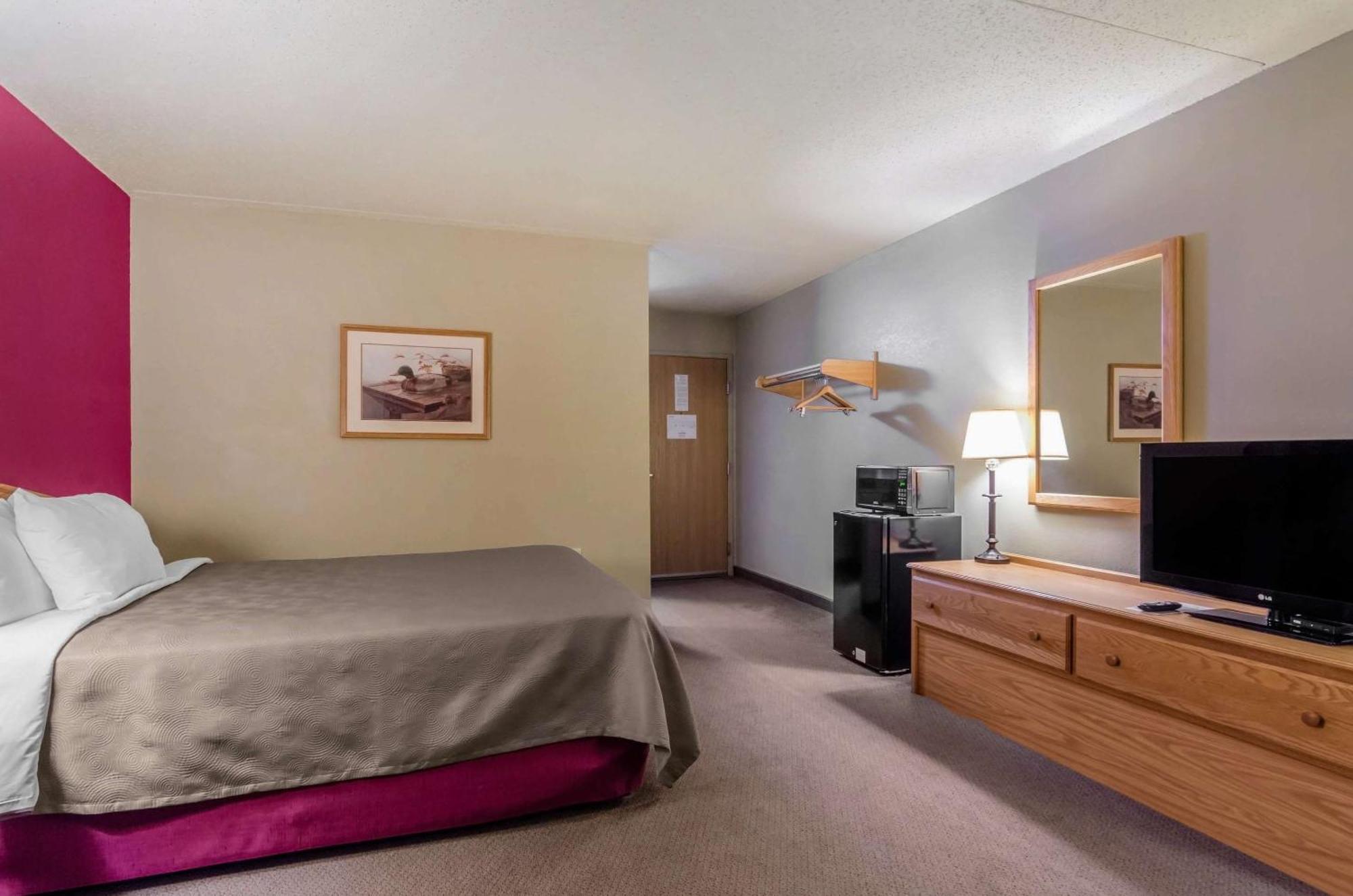 Rodeway Inn Hesston Extérieur photo