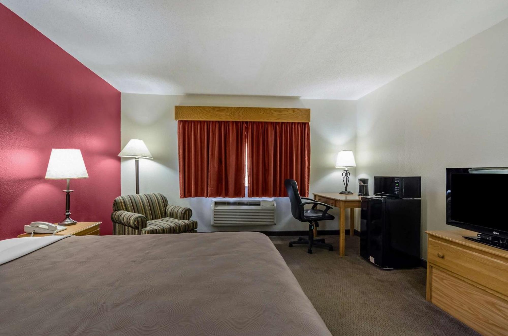 Rodeway Inn Hesston Extérieur photo