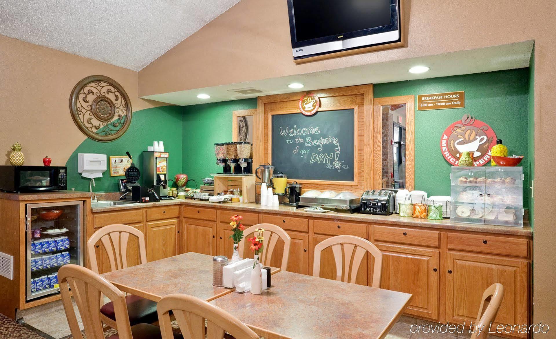 Rodeway Inn Hesston Extérieur photo